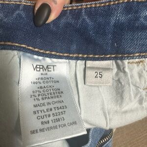 Vervet Women's Classic Blue Cropped Jeans